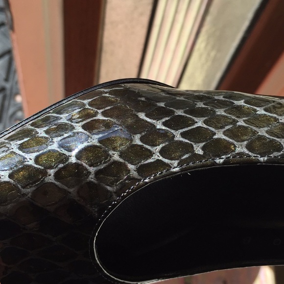 Stuart Weitzman pump. Charcoal patent. Size 10 - Picture 7 of 7